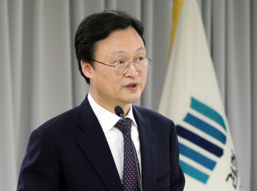 이두봉 대전지검장이 13일 대전 서구 대전고등·지방검찰청사에서 열린 취임식에서 취임사를 하고 있다. 연합뉴스