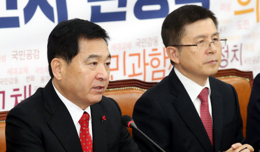 심재철 자유한국당 원내대표가 13일 서울 여의도 국회에서 열린 최고위원회의에서 모두발언을 하고 있다. 뉴스1