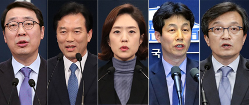 윤영찬(왼쪽부터), 정태호, 고민정, 윤건영, 김의겸