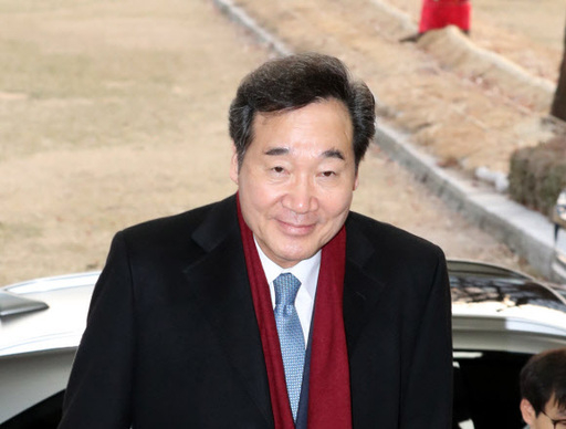 이낙연 국무총리가 퇴임을 앞둔 14일 오전 서울 종로구 정부서출청사로 출근하고 있다. 뉴시스