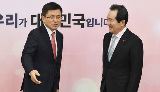 정세균 총리, 황교안 대표 예방 정세균 국무총리(오른쪽)가 17일 국회에서 자유한국당 황교안 대표를 예방하고 있다. 이제원 기자