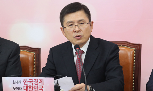 황교안 자유한국당 대표가 16일 오전 서울 여의도 국회에서 열린 최고위원회의에서 모두발언을 하고 있다. 뉴스1