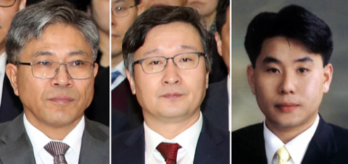 법무부는 23일 신봉수 서울중앙지검 2차장검사(왼쪽)를 평택지청장으로, 송경호 3차장(가운데)을 여주지청장으로 발령냈다. 홍승욱(오른쪽) 서울동부지검 차장검사는 천안지청장으로 전보됐다. 연합뉴스