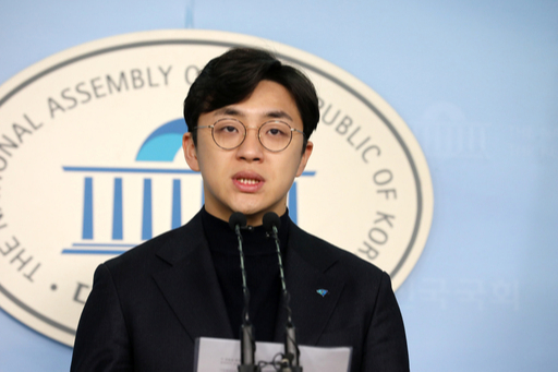 지난 23일 지역구 출마를 선언하고 있다. 뉴시스