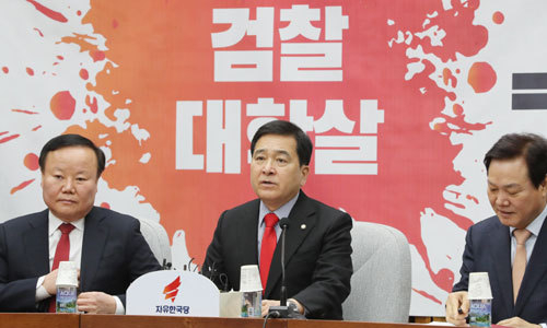 자유한국당 심재철 원내대표가 원내대책회의에서 발언하고 있다. 연합뉴스