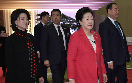 한학자 총재가 4일 경기도 고양 킨텍스 제1전시장에서 열린 월드서밋 2020 총회에 참석하기 위해 이동하고 있다. 고양=하상윤 기자