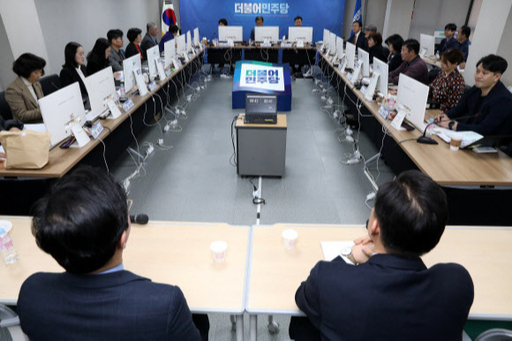 더불어민주당 원혜영 공천관리위원장 및 위원들이 9일 오전 서울 여의도 더불어민주당사에서 제21대 지역구 국회의원 후보자 면접을 하고 있다. 뉴시스