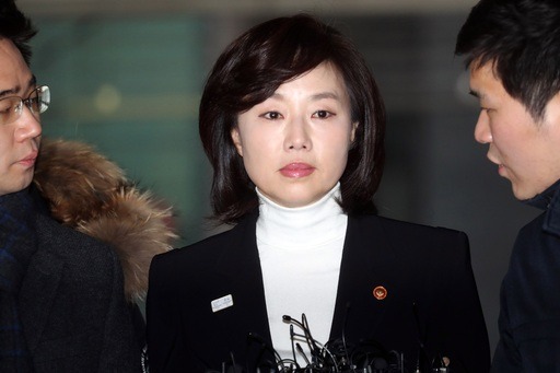 문화.예술계 블랙리스트를 작성 주도한 혐의로 조윤선 전 문체부장관이 2017년 1월 17일 오전 서울 강남구 대치동 특검사무실에 피의자 신분으로 출석하고 있다. 세계일보 자료사진