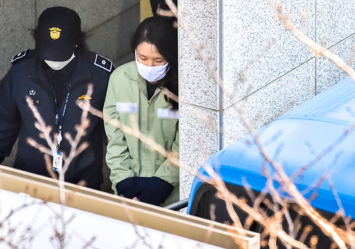 20일 살인과 사체손괴, 사체은닉 사건 1심 선고공판에서 무기징역을 선고받은 고유정(37)이 재판을 마치고 제주지법을 빠져나가고 있는 모습. 제주신보 제공