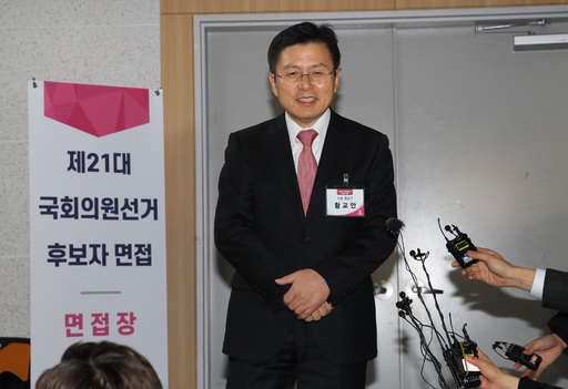 미래통합당 황교안 대표가 20일 국회 의원회관에서 제21대 국회의원 서울 종로 예비후보자 면접을 마친 뒤 취재진의 질문에 답하고 있다. 연합뉴스