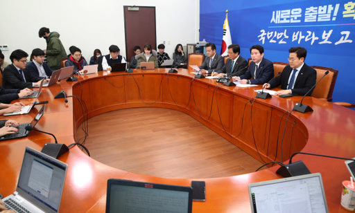 더불어민주당 이인영 원내대표가 23일 오전 국회에서 열린 코로나 관련 기자간담회에서 발언하고 있다. 연합뉴스