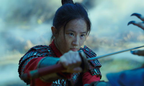 코로나19 사태로 다음 달 중국 개봉이 불투명해진 영화 ‘뮬란’의 주인공 류이페이. 코로나19 진원지 우한 출신이다. 월트디즈니컴퍼니코리아 제공