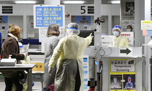 한국을 출발해 9일 오전 8시께 일본 지바(千葉)현에 있는 나라타공항에 도착한 항공기는 190개 좌석을 갖추고 있지만, 승객은 8명에 불과했다. 교도 지바=연합뉴스