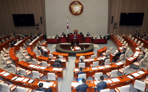 정세균 국무총리가 11일 서울 여의도 국회에서 열린 제376회 국회 임시회 제1차 예산결산특별위원회 전체회의에서 인사말을 하고 있다. 뉴스1