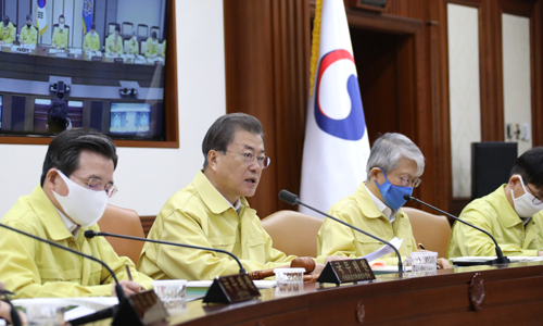 문재인 대통령이 17일 정부서울청사에서 열린 국무회의에서 발언하고 있다. 연합뉴스