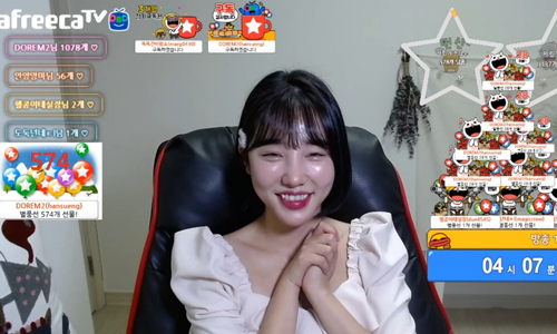 임세현 치어리더가 아프리카tv의 ‘치어리더세현’을 통해 팬들과 소통하고 있다. 임세현 제공