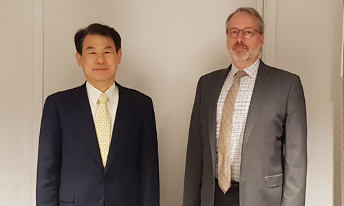 정은보 한미방위비분담협상대사(왼쪽)와 제임스 드하트 국무부 방위비분담협상 대표. 외교부 제공