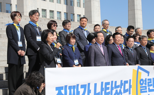 지난 22일 국회 앞에서 열린 열린민주당 비례대표 후보 경선 참가자 공개 기자회견에서 손혜원 의원이 발언하고 있다. 연합뉴스