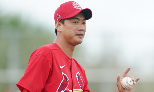 22일(현지시간) 미국 플로리다주 주피터 로저 딘 스타디움에서 열린 메이저리그 뉴욕 메츠와 세인트루이스 카디널스의 시범 경기 개막전. 5회초 1사 세인트루이스 김광현이 뉴욕 르네 리베라에게 볼넷을 허용한 뒤 아쉬워하고 있다. 연합뉴스