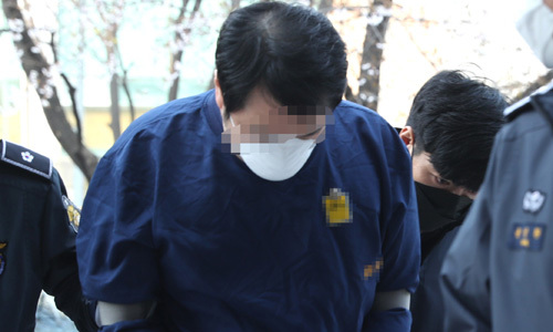 1조6천억원대의 금융·투자 사기 의혹 사건인 '라임자산운용 환매 중단 사태'에 연루된 라임자산운용 김모 본부장이 영장실질심사를 받기 위해 지난 3일 오전 서울남부지방법원으로 들어오고 있다. 연합뉴스