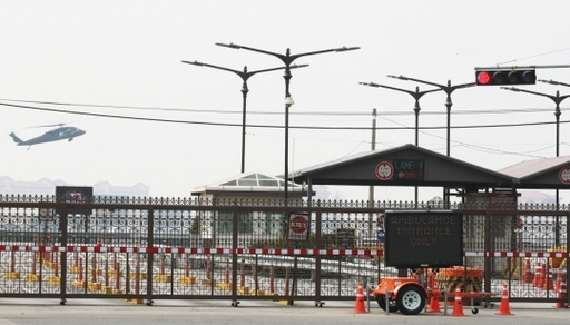 미 육군이 코로나19 영향으로 한국을 오가는 모든 장병과 가족에 대해 이동 제한을 지시한 3월 9일 경기도 평택시 캠프 험프리스 한 출입문이 통제되고 있다. 연합뉴스