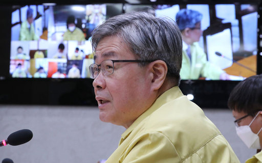 이재갑 고용노동부 장관이 13일 세종시 정부세종청사에서 열린 코로나19 대응 고용노동 대책회의에서 발언하고 있다. 연합뉴스