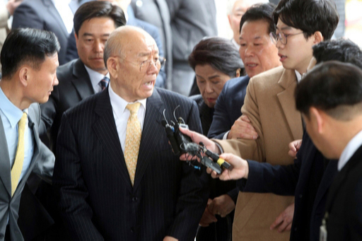 전두환 전 대통령이 지난해 3월 광주지법에 출석하며 취재진의 질문을 받는 모습. 세계일보 자료사진