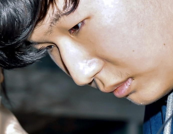 텔레그램 ‘박사방’에서 운영자 조주빈을 도와 대화방 운영 및 관리에 관여한 공범 ‘부따’ 강훈이 지난 17일 오전 서울 종로경찰서에서 검찰로 송치되고 있다. 연합뉴스