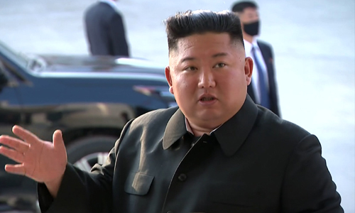 북한 김정은 국무위원장이 노동절(5·1절)이었던 지난 1일 순천인비료공장 준공식에 참석했다고 조선중앙TV가 2일 보도했다. 사진은 준공식 현장에서 자신감에 찬 김 위원장의 모습. 조선중앙TV 화면 캡처