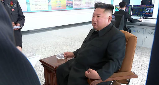 북한 조선중앙TV가 2일 김정은 국무위원장이 평안남도 순천에 있는 인비료공장 준공식에 참석했다고 보도하고 있다. 조선중앙TV 캡처