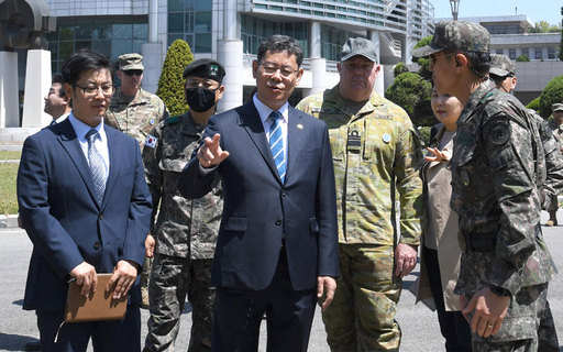 김연철 통일부 장관이 지난 6일 경기도 파주시 판문점을 방문해 판문점 견학준비상황 관련 견학코스를 점검하고 있다. 통일부 제공