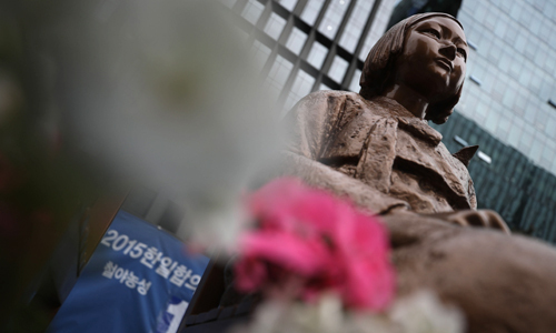 11일 서울 옛 일본대사관 앞 평화의 소녀상의 모습. 연합뉴스