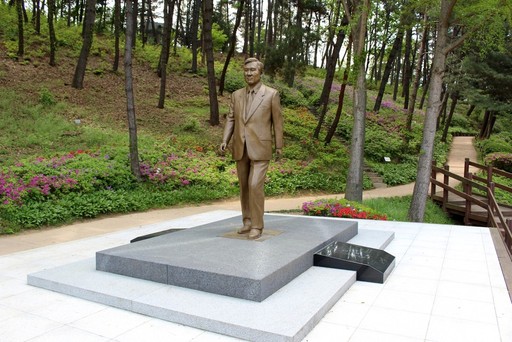 충북 청주시 상당구 문의면 소재 옛 대통령 별방인 청남대에 세워진 노태우 전 대통령의 동상. 청남대관리사업소 제공