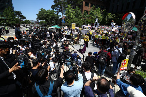 27일 오후 서울 종로구 옛 일본대사관 앞에서 제1441차 수요집회가 열리고 있다. 뉴시스