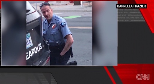 체포 과정에서 흑인 남성의 목을 무릎으로 찍어 눌러 숨지게 한 혐의로 29일(현지시간) 기소된 데릭 쇼빈. 미국 CNN 영상 캡처