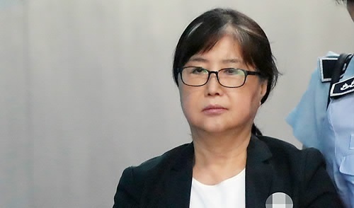 박근혜정부의 ‘비선실세’로 알려진 최서원(개명 전 최순실)씨. 연합뉴스