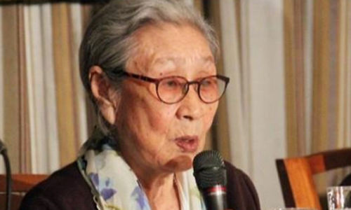 일본군 위안부 피해자인 김복동 할머니가 2015년 4월 24일 일본 외국특파원협회에서 열린 기자회견에서 발언하고 있다. 연합뉴스