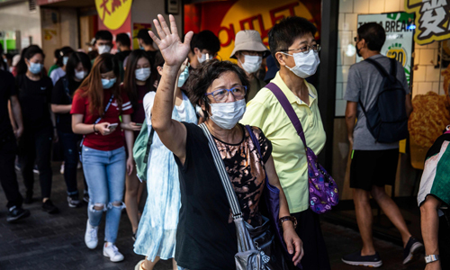 28일 홍콩에서 국가보안법 반대 시위를 하는 시민들이 침묵 행진을 하고 있다. 홍콩=AFP연합뉴스