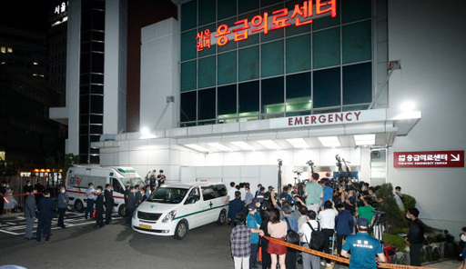 10일 새벽 박원순 서울시장의 시신이 서울 종로구 서울대병원으로 운구되고 있다. 뉴스1