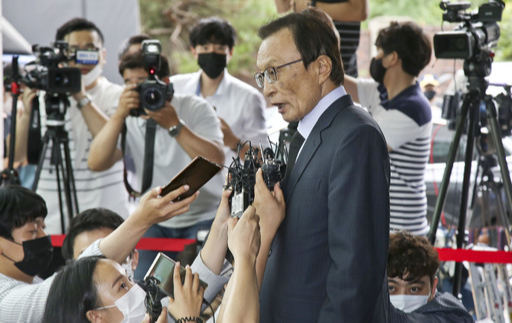 지난 10일 서울대병원 장례식장에서 조문을 마친 더불어민주당 이해찬 대표가 취재진의 질문에 답변하고 있다. 하상윤 기자