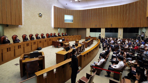 16일 직권남용권리행사방해 및 공직선거법 위반 혐의를 받는 이재명 경기도지사의 선고공판을 하고 있다.  뉴스1