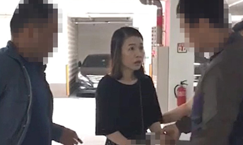 충북 청주시의 한 아파트 지하주차장에서 제주동부경찰서 형사들에 의해 살인 등 혐의로 긴급체포되는 고유정의 모습. 세계일보 자료사진