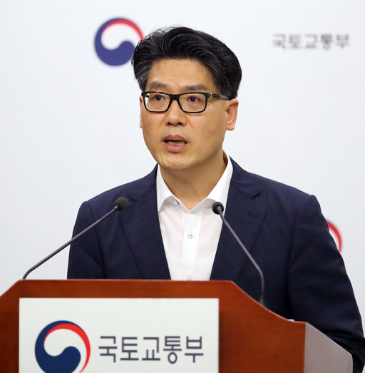 김상도 국토교통부 항공정책실장이 23일 정부세종청사 국토부에서 제주항공과 이스타항공의 인수·합병(M&A) 무산과 관련해 국토부 입장을 설명하고 있다. 세종=뉴스1