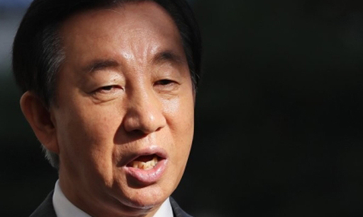 딸을 부정 채용하는 방식으로 KT에서 뇌물을 받은 혐의로 재판에 넘겨진 자유한국당 김성태 의원이 1일 오전 서울 양천구 서울남부지법에서 열린 5차 공판에 출석해 취재진의 질문에 답하고 있다. 연합뉴스