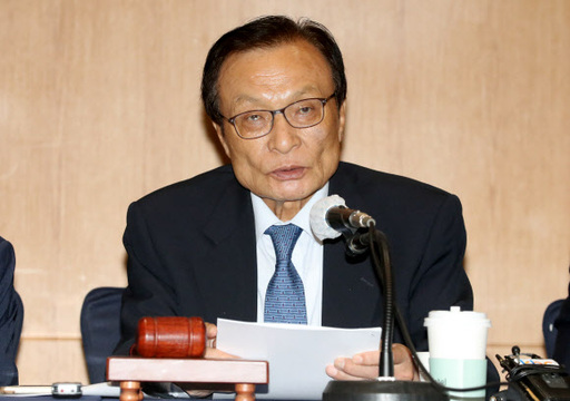 더불어민주당 이해찬 대표가 27일 오전 서울 서초구 더케이호텔에서 열린 최고위원회의에서 모두발언을 하고 있다. 뉴스1