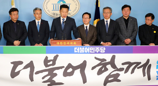 고(故) 노무현 전 대통령의 사위인 곽상언 변호사가 22일 서울 여의도 국회 정론관에서 더불어민주당 입당 기자회견을 하고 있다. 뉴스1