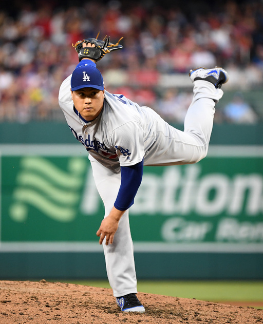 [OSEN=워싱턴 D.C.(미국), 지형준 기자] 27일(한국시간) 미국 워싱턴 D.C.의 내셔널스 파크에서 2019 메이저리그 LA 다저스와 워싱턴 내셔널스의 경기가 열렸다. 시즌 12승, 한미 통산 150승에 도전하는 류현진은 마이애미 상대로 11승을 거둔 후 6일간 충분히 쉬고 일주일 만에 등판이다.  4회말 무사에서 LA 류현진이 역투하고 있다. /jpnews@osen.co.kr