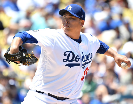 [OSEN=로스앤젤레스(미 캘리포니아주), 지형준 기자] 12일(한국시간) 미국 캘리포니아주 로스앤젤레스 다저스타디움에서 ‘2019 메이저리그’ LA 다저스와 애리조나 다이아몬드백스의 경기가 열렸다. 3회초 애리조나 타선을 상대로 다저스 선발 류현진이 힘차게 공을 뿌리고 있다. /jpnews@osen.co.kr