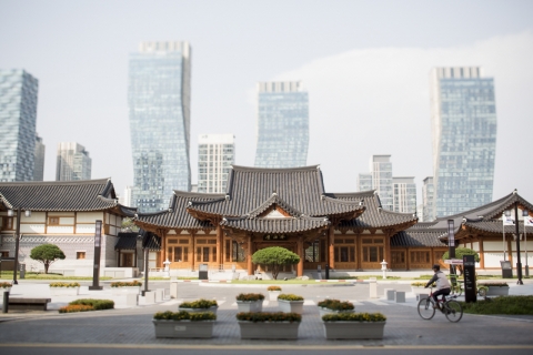 경원재 앰배서더 인천 정문./경원재 앰배서더 인천