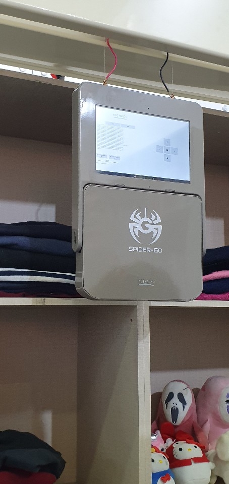 '사물인터넷 국제전시회'에 전시된 택트레이서의 인공지능(AI) 재고관리 로봇 '스파이더-GO'. /택트레이서